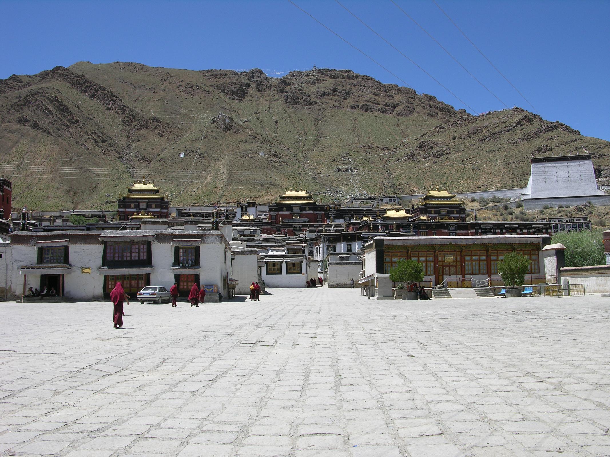 Tibet 07 01 Shigatse Tashilhunpo Entrance Tashilhunpo, in Shigatse, is one of the six great Gelugpa institutions and is the largest functioning monastic institution in Tibet, with 800 monks. It was founded in 1447 by Gendun Drub, who retroactively was named the First Dalai Lama. The Fifth Dalai Lama declared his teacher, then abbot of Tashilhunpo, to be a manifestation of Amitabha, founding the Panchen Lama lineage. Tashilhunpo is one of the few monasteries that weathered the stormy seas of the Cultural Revolution relatively unscathed.